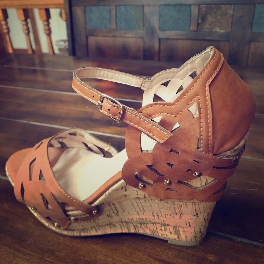 FOREVER WNS Sz 10 Brown Wedges